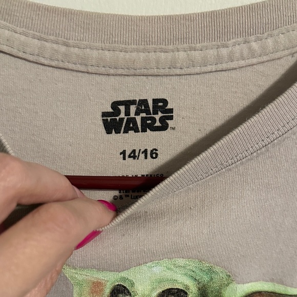 Star‎ Wars Gray T-Shirt with Grogu Design - Picture 3 of 4